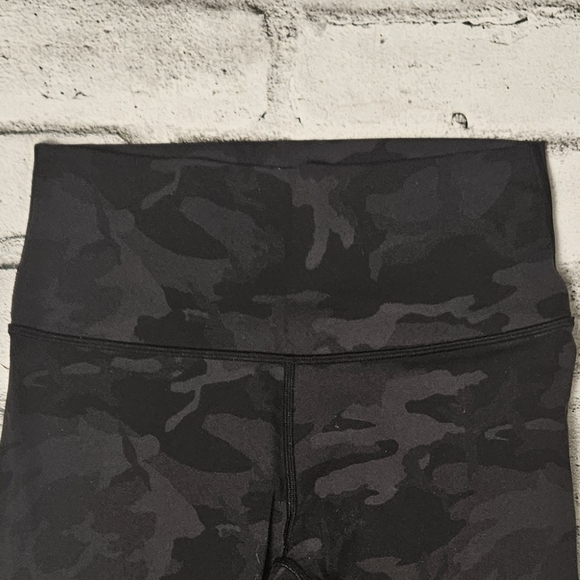 Lululemon Women's Black Camouflage Leggings - Picture 4 of 8